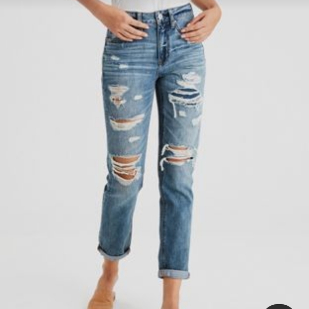 American Eagle Tomgirl distressed jeans size 6